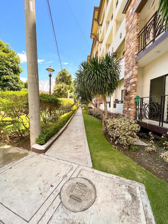 Modern 2Br Condo Near Sm With Free Parking Pool Wifi And Netflix Davao City Extérieur photo